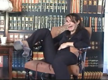 Бесперерывно пердящая девушка