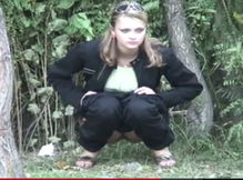 Бесстыжие бабы писают на улице