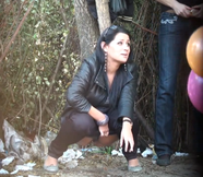 Подглядывание за писающими вагинами женщин на природе