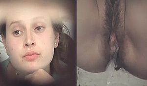 Спереди наблюдают за писающими девушками