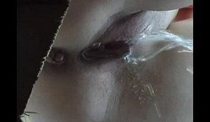 Женский писсинг снятый в туалете на пляже