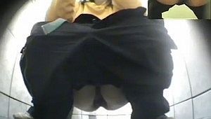 Pisshunters - скрытая камера в туалете