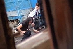 Слежка за писающими девушками на природе и в туалетах