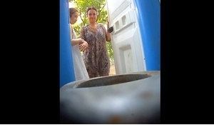 В туалете застукали женщину справляющую нужду