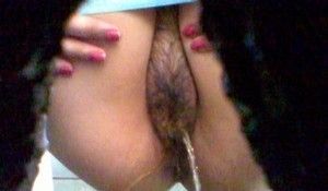 Зашла в туалет пописать и покакать