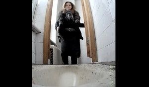 Учительницы  во время занятий в универе тоже ходят в туалет